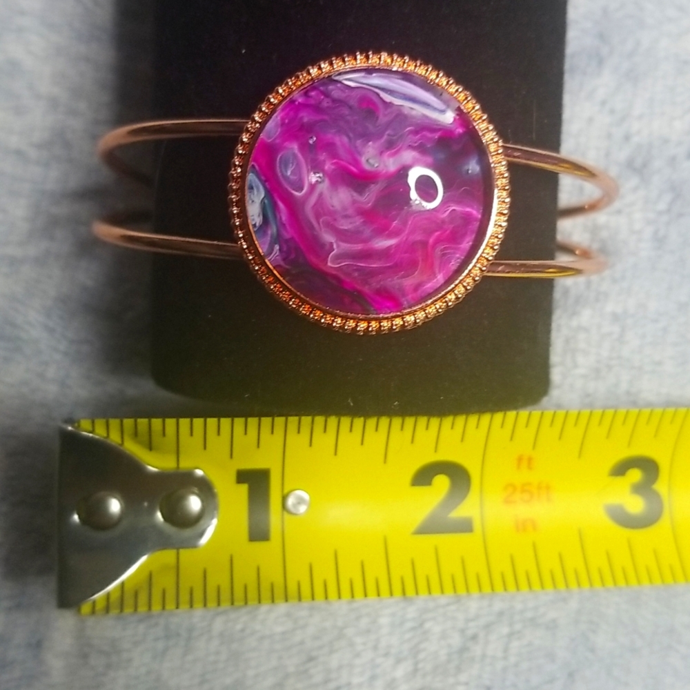 Original paint pouring skin jewelry. Rose gold colored bangle.